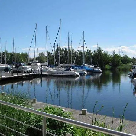 Am Yachthafen